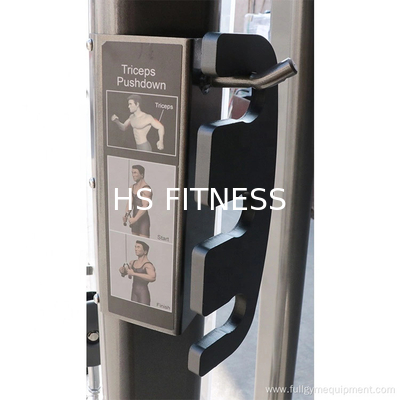Multifunktioneel fitnessapparaat met verstelbare kabelcrossover